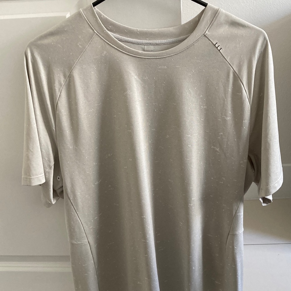 Lululemon Short Sleeve grey/silver/white Men’s Large